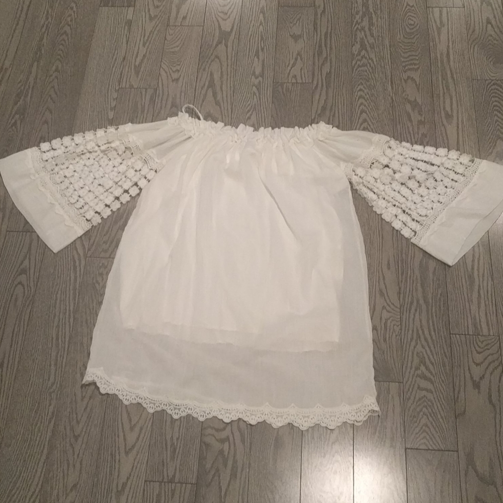 Absolutely beautiful white dress by freeway🌸🌸🌸